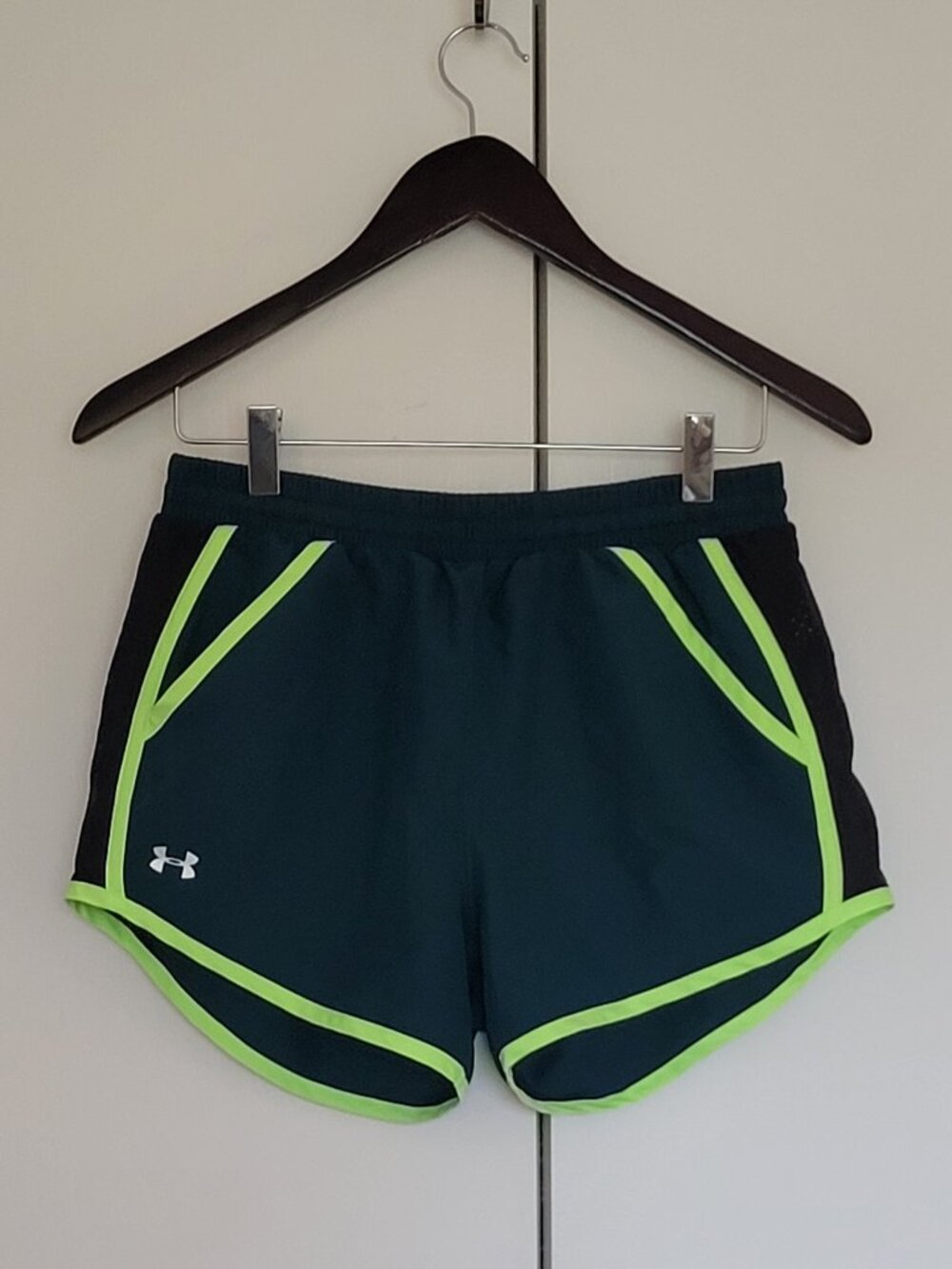 Under Armour - NWT green running shorts, HeatGear, extra small